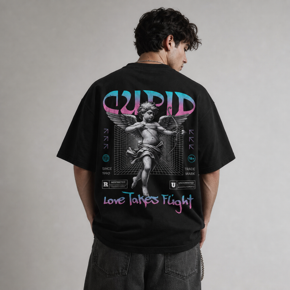 "Cupid Love Takes Flight" Sırt Baskılı Yıkamalı Siyah Oversize Tişört